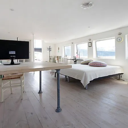 Bateau-hôtel Houseboat 3*