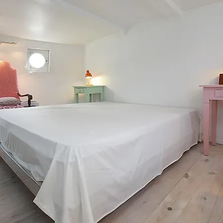 Bateau-hôtel Houseboat 3*