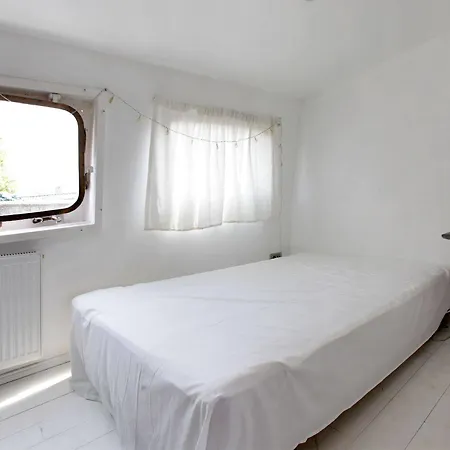 Houseboat Bateau-hôtel 3*
