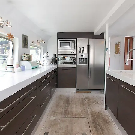 Houseboat Bateau-hôtel 3*