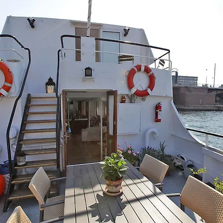 Bateau-hôtel Houseboat 3*