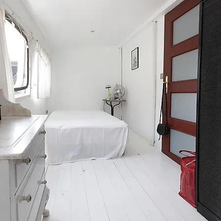 Πλωτό κατάλυμα Houseboat