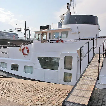 Πλωτό κατάλυμα Houseboat