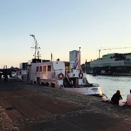 Houseboat Πλωτό κατάλυμα